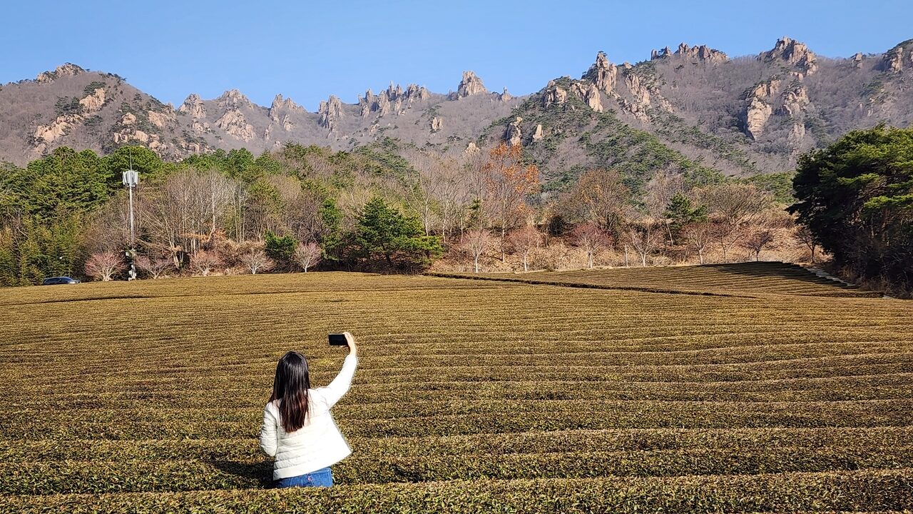 去っていく村から